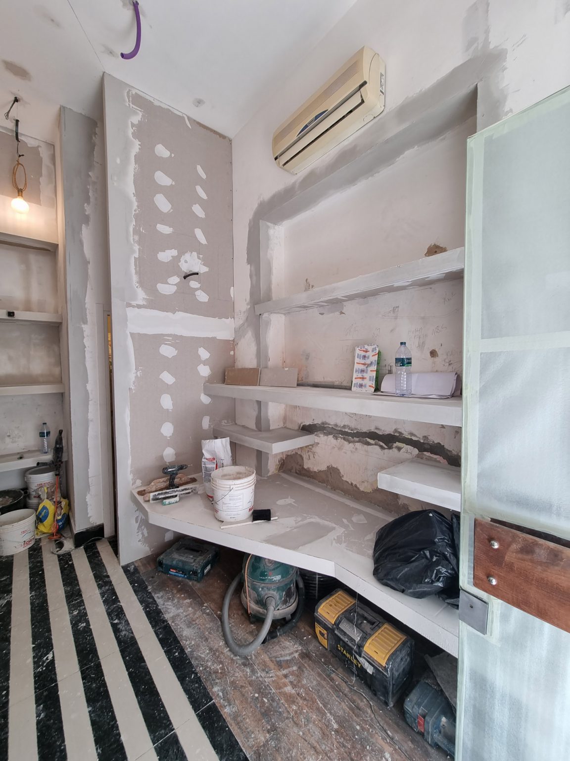 ZOE-SHOES-cantiere03