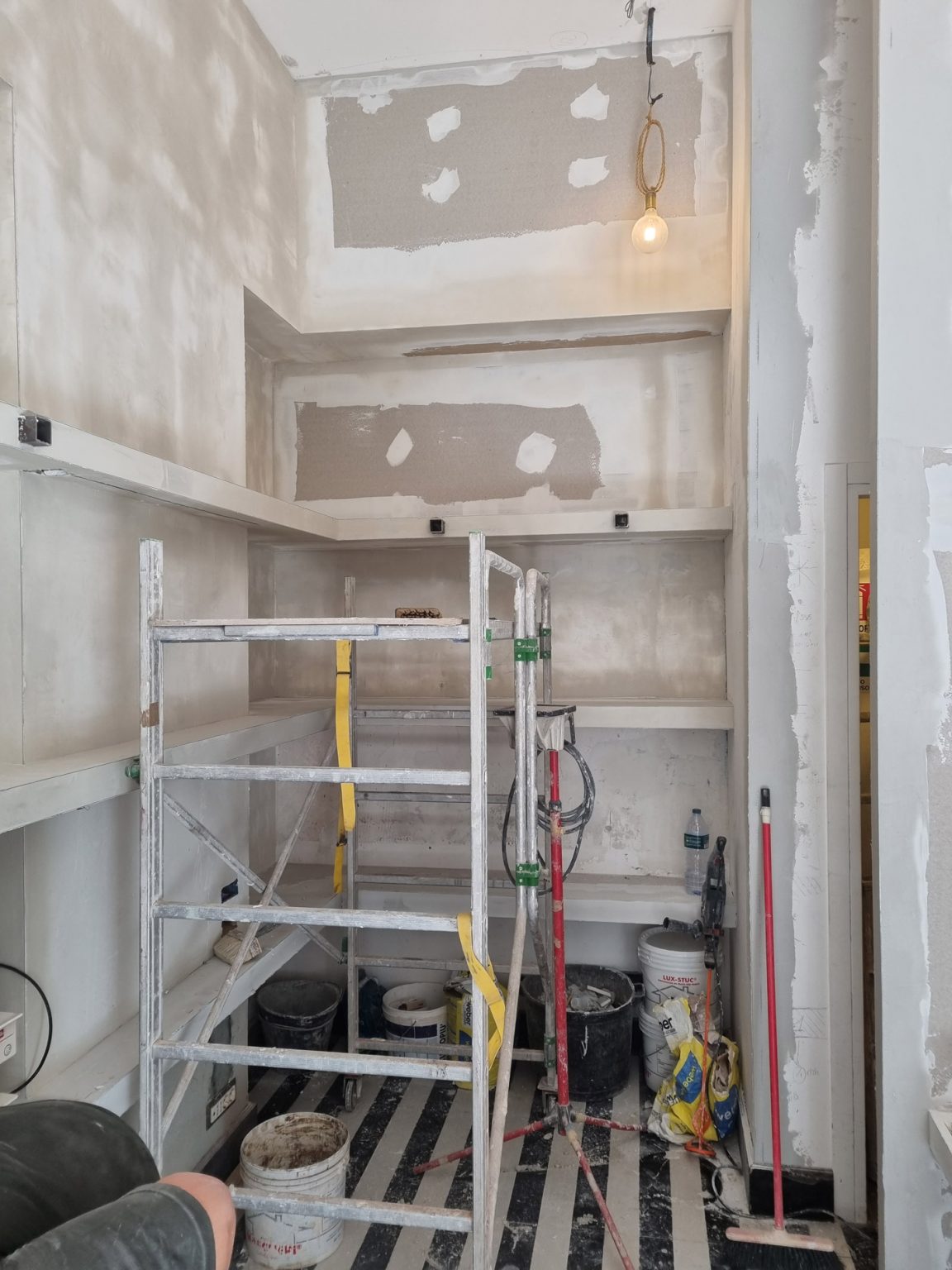 ZOE-SHOES-cantiere04