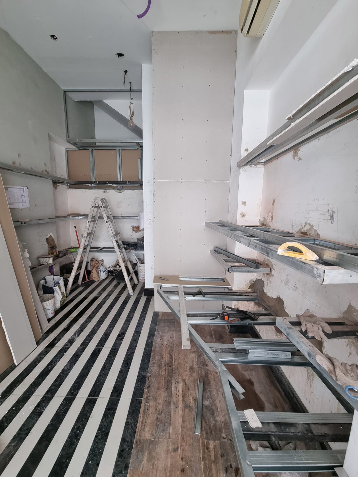 ZOE-SHOES-cantiere06